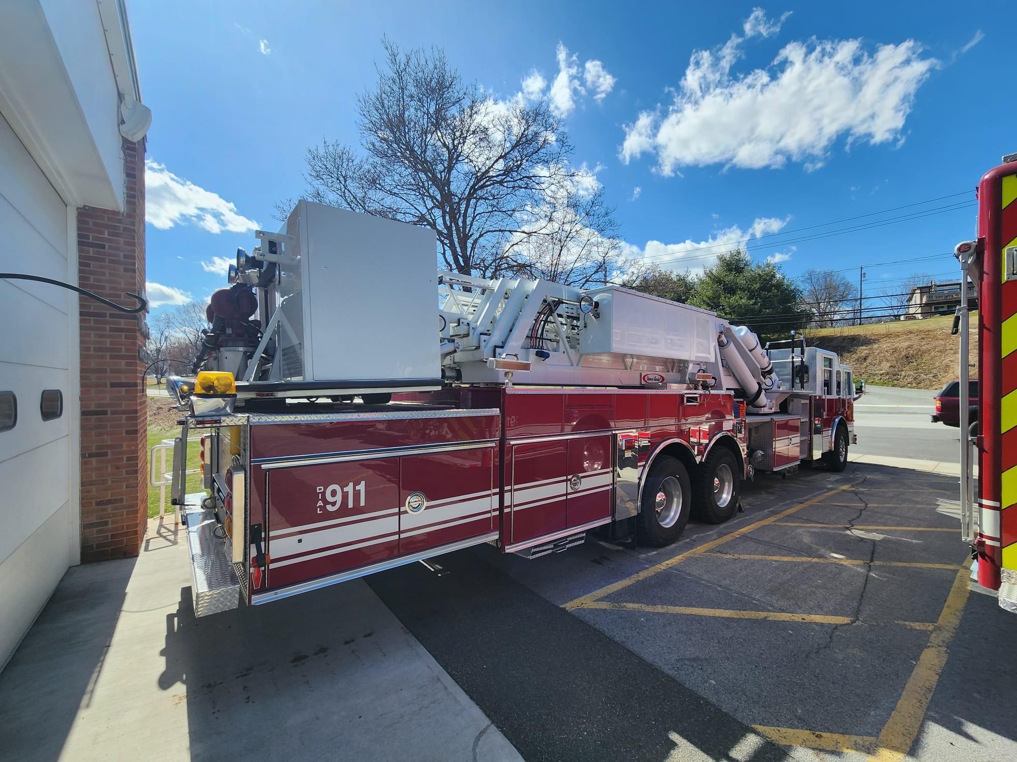 2004 95' Pierce Mid-Mount Tower - image 5