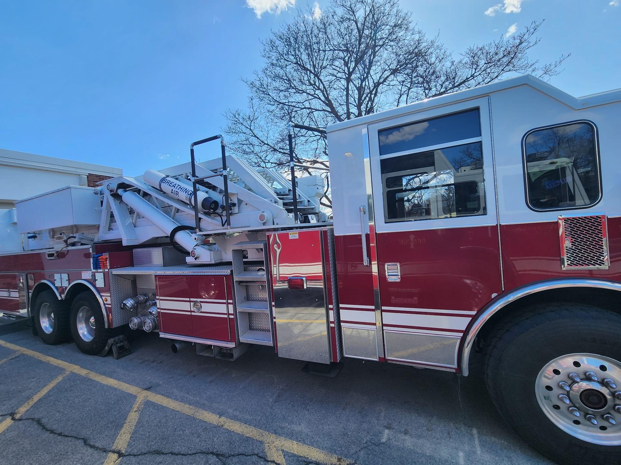 2004 95' Pierce Mid-Mount Tower - image 10