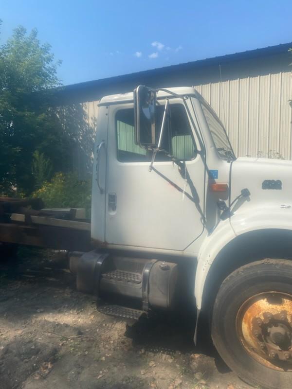 1998 International 4200 Dump Truck - image 7