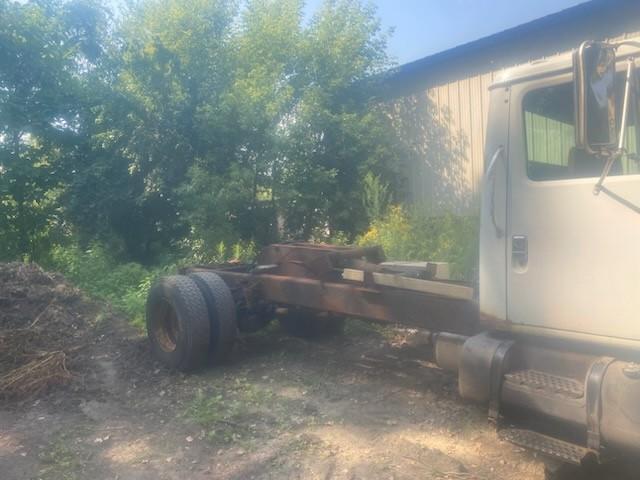 1998 International 4200 Dump Truck - image 8