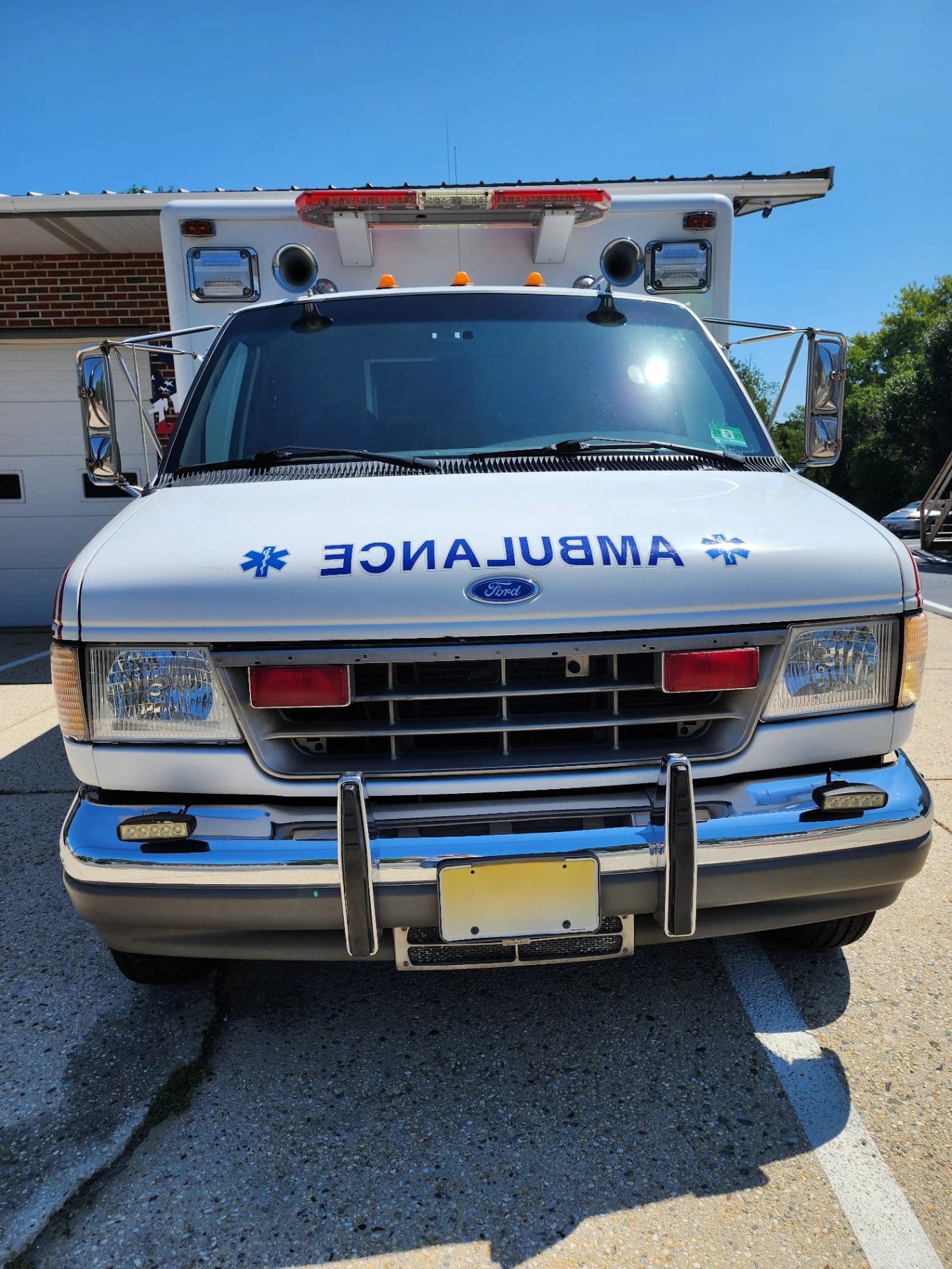 1995 Ford Horton E-350 diesel Type III Ambulance - image 1