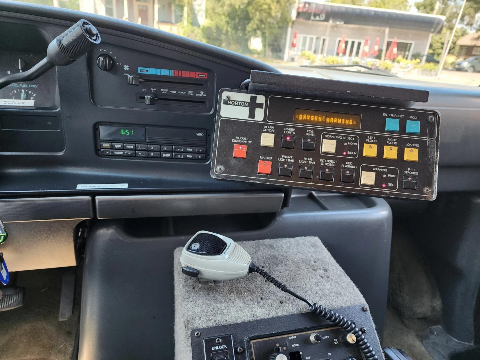 1995 Ford Horton E-350 diesel Type III Ambulance - image 5