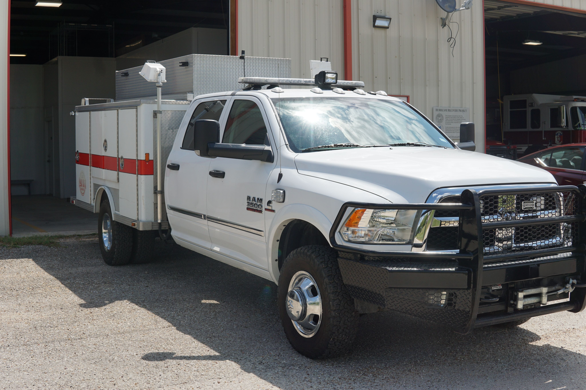 2016 Dodge 3500 4x4 Light Rescue - image 3