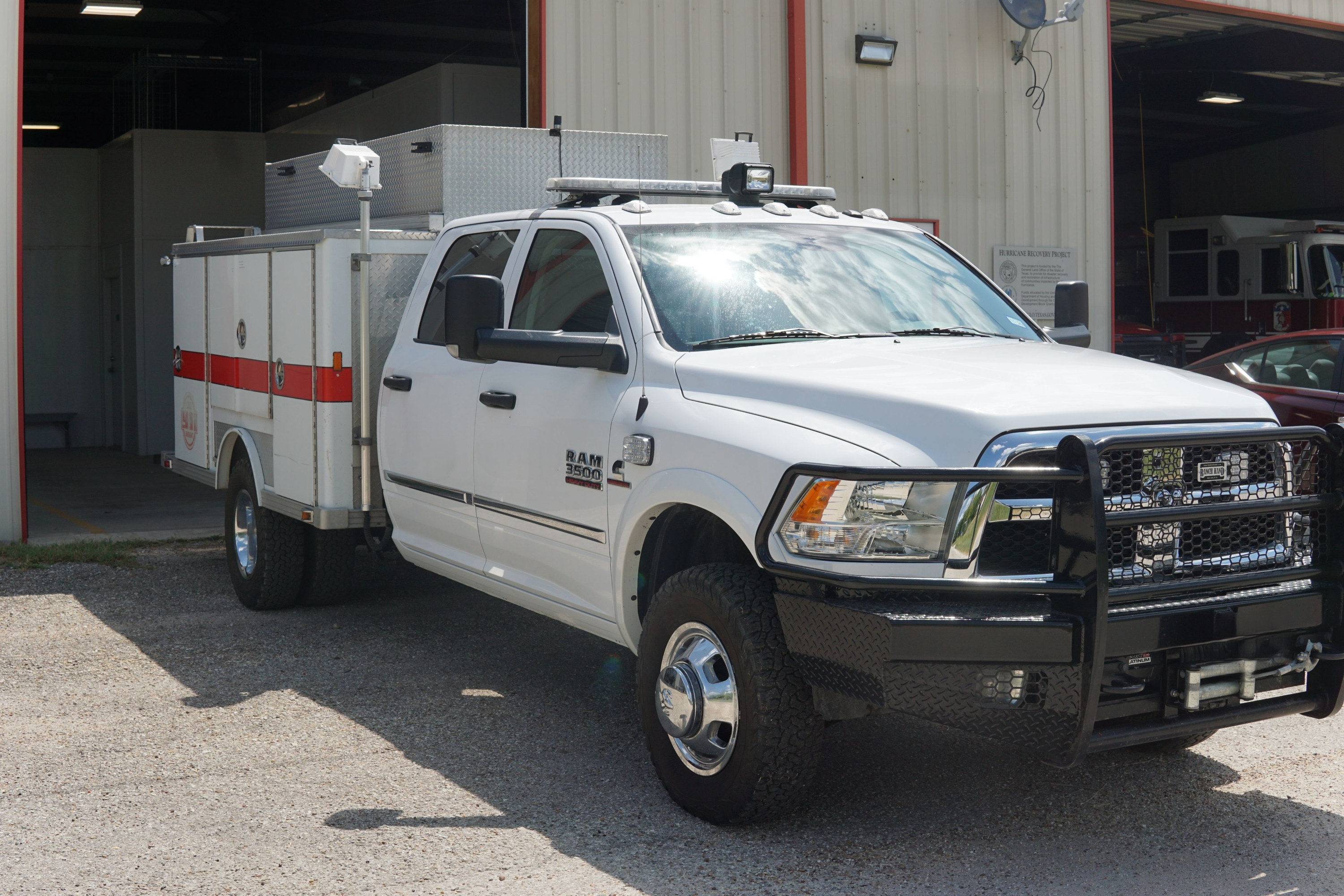 2016 Dodge 3500 4x4 Light Rescue - image 3