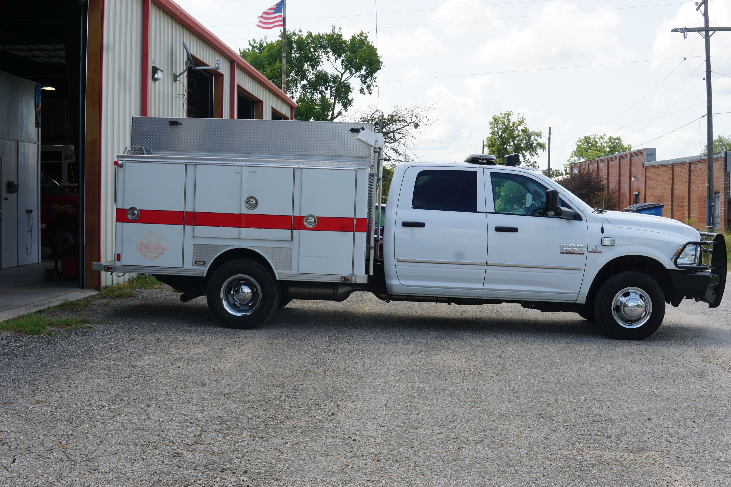 2016 Dodge 3500 4x4 Light Rescue - image 11