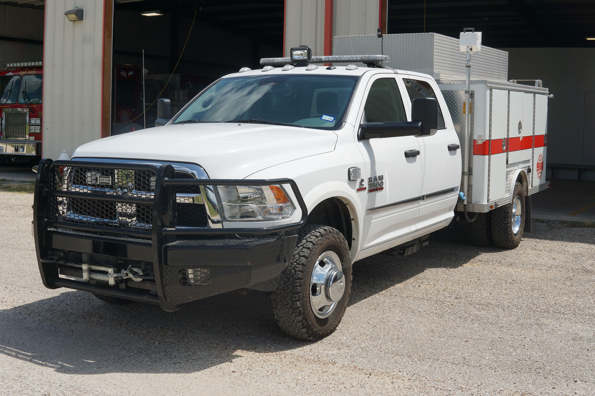2016 Dodge 3500 4x4 Light Rescue - image 4