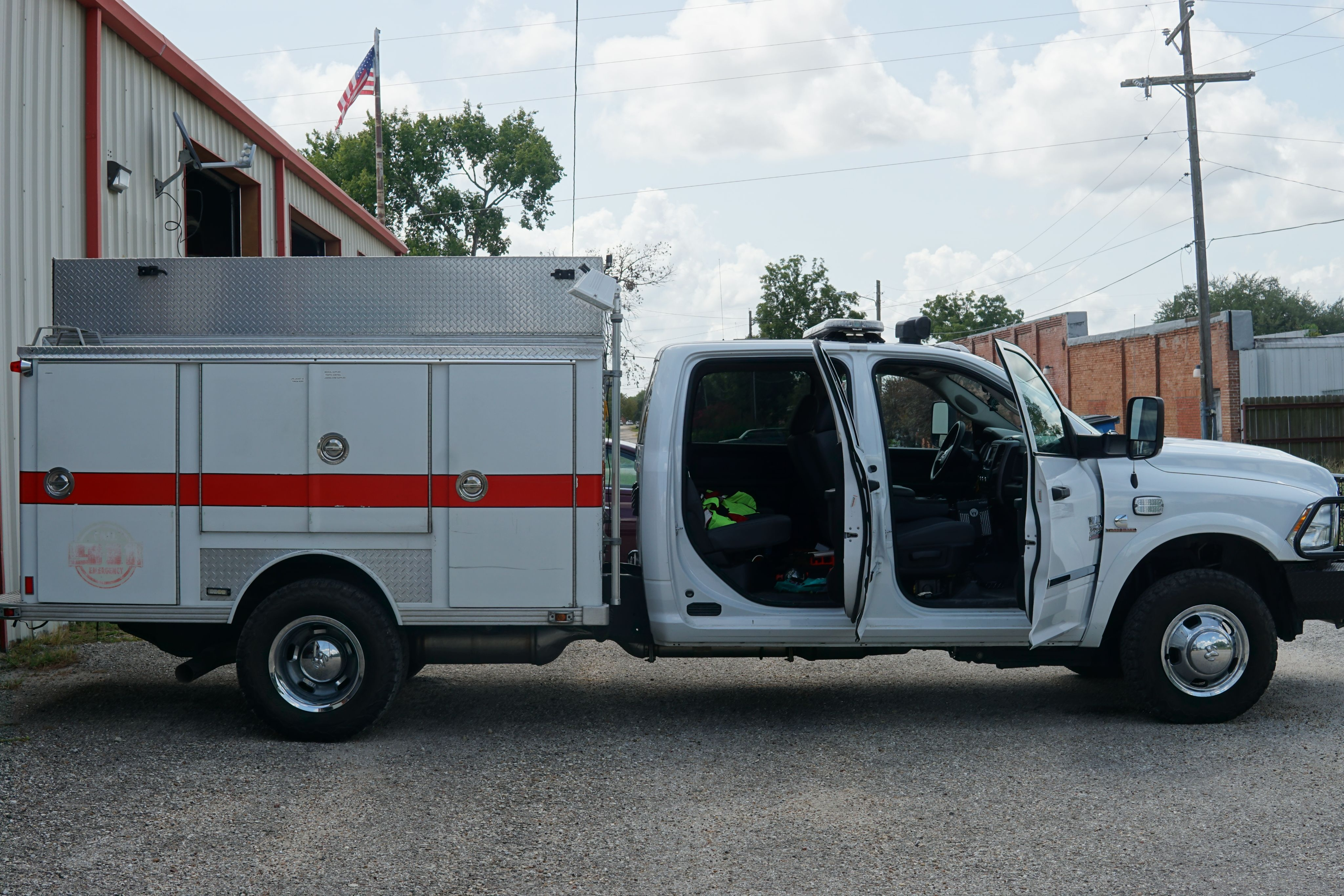 2016 Dodge 3500 4x4 Light Rescue - image 14