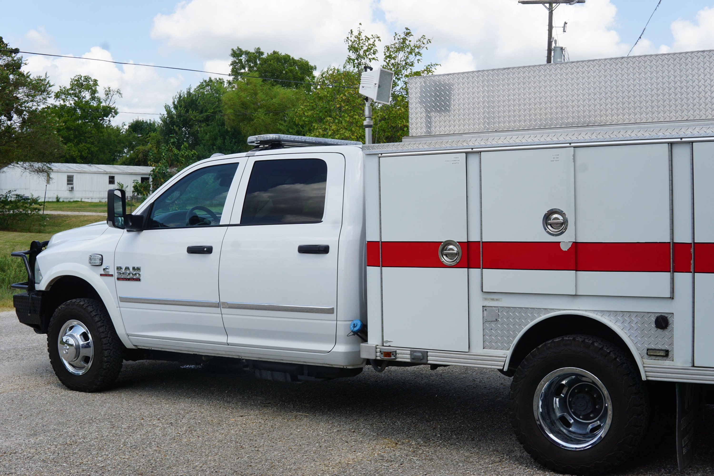 2016 Dodge 3500 4x4 Light Rescue - image 15