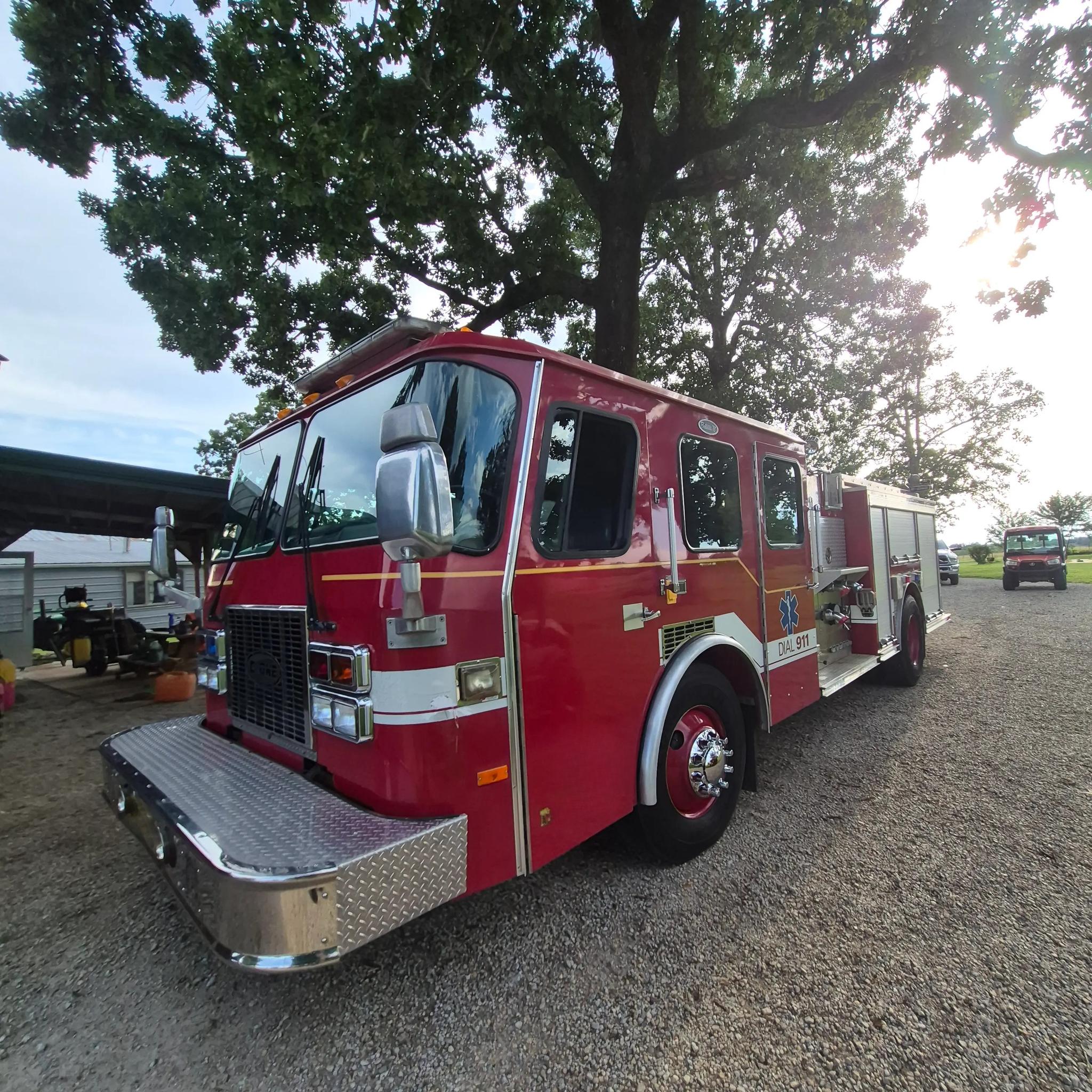 1996 E-One Cyclone Pumper - image 1