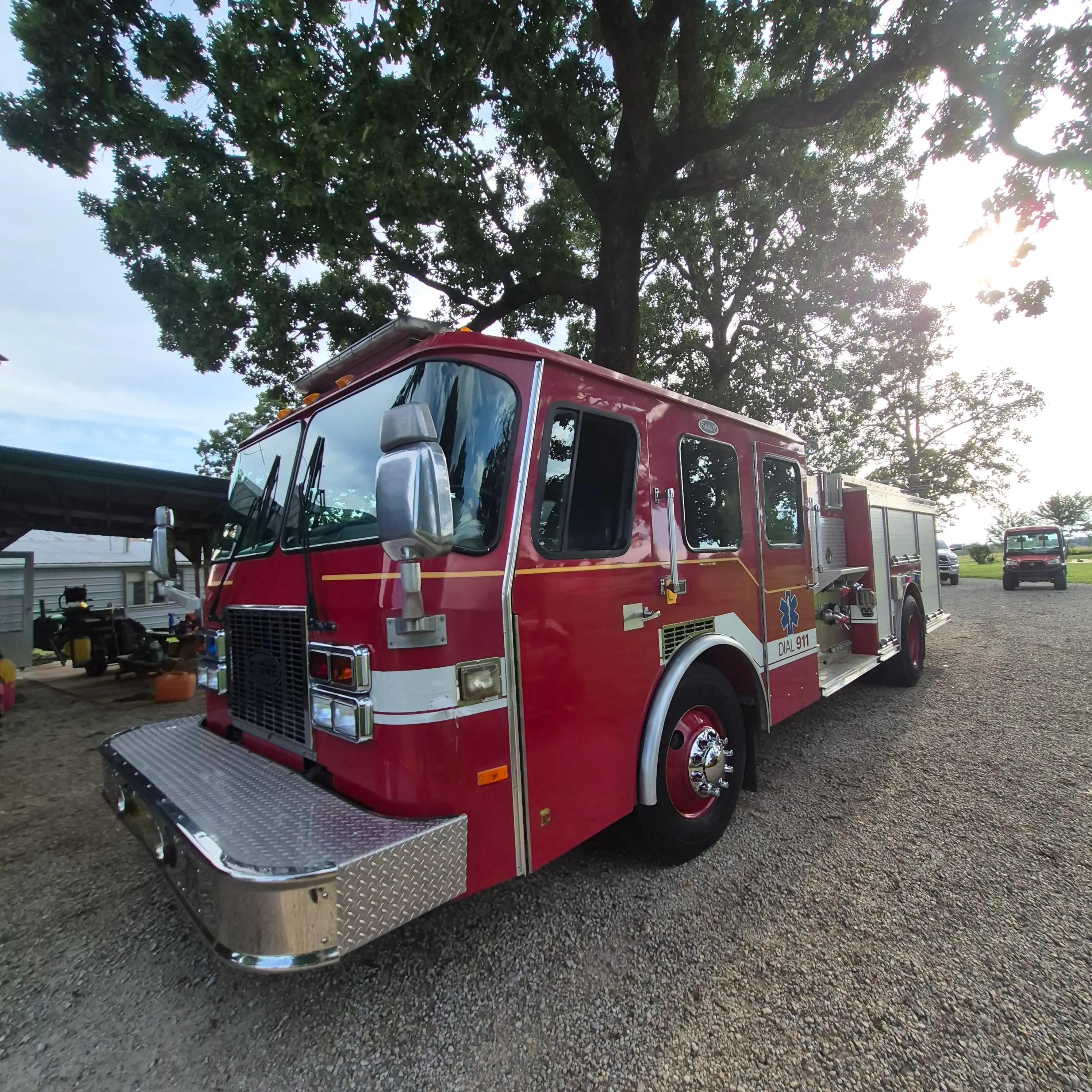 1996 E-One Cyclone Pumper - image 1