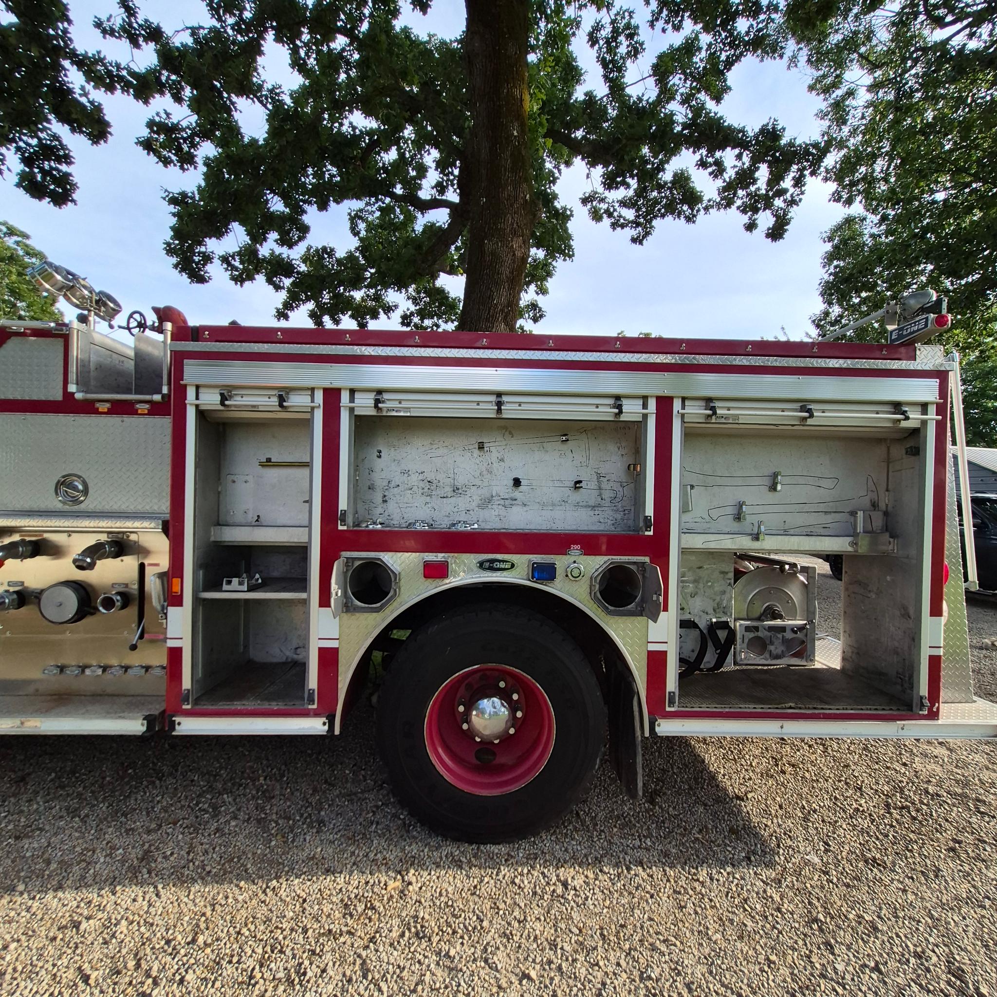 1996 E-One Cyclone Pumper - image 5