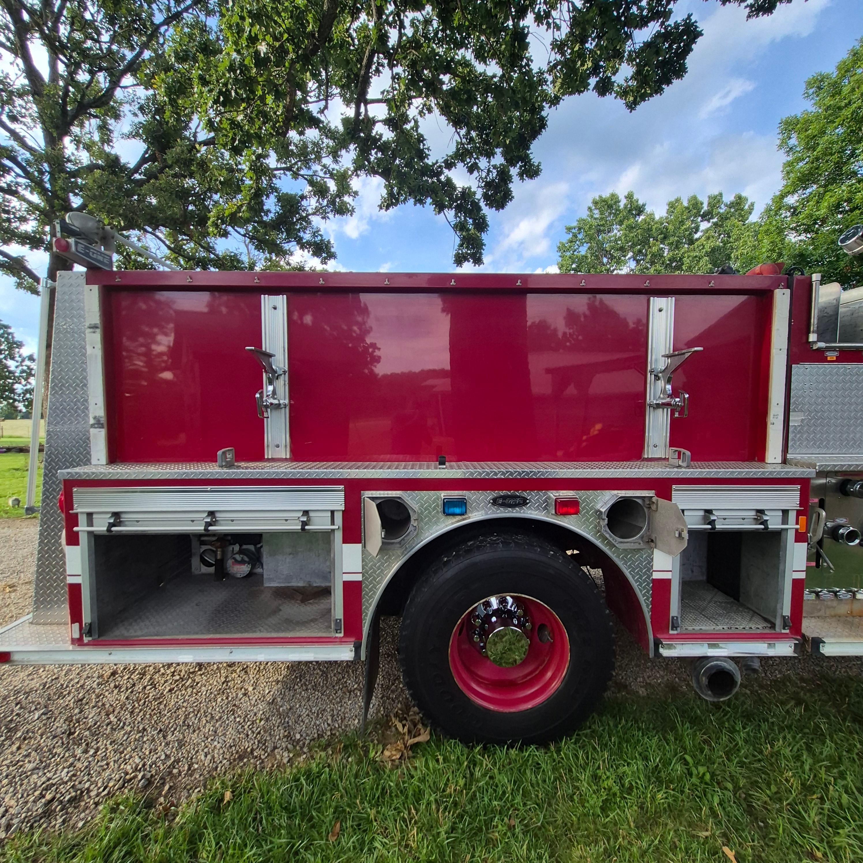 1996 E-One Cyclone Pumper - image 9
