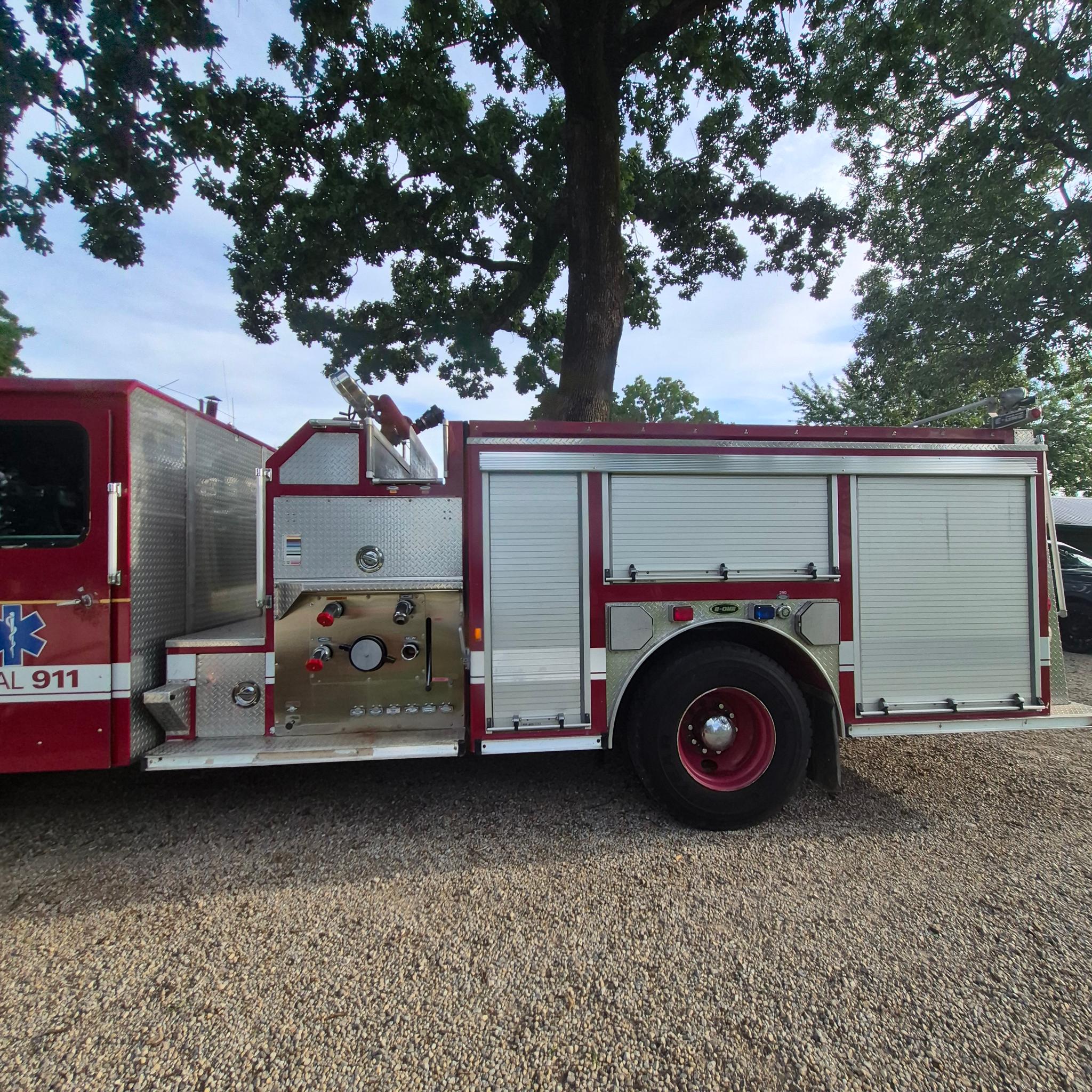 1996 E-One Cyclone Pumper - image 4