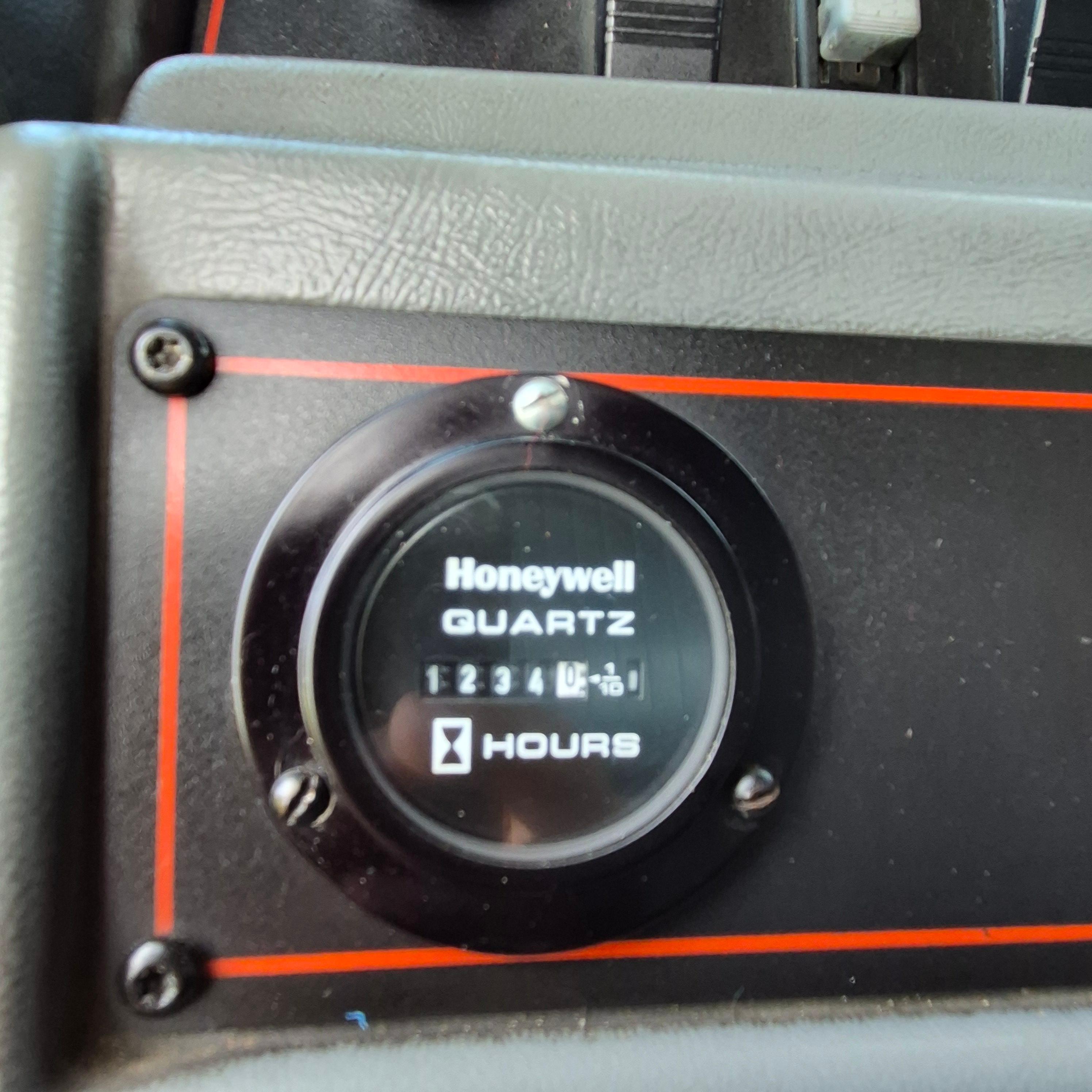 1996 E-One Cyclone Pumper - image 24