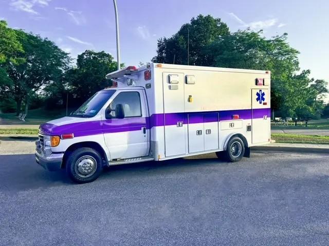 2006 Ford E450 Ambulance in Great Condition!