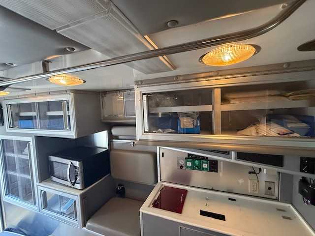 2006 MedTec Ford Type III Ambulance — photo 8