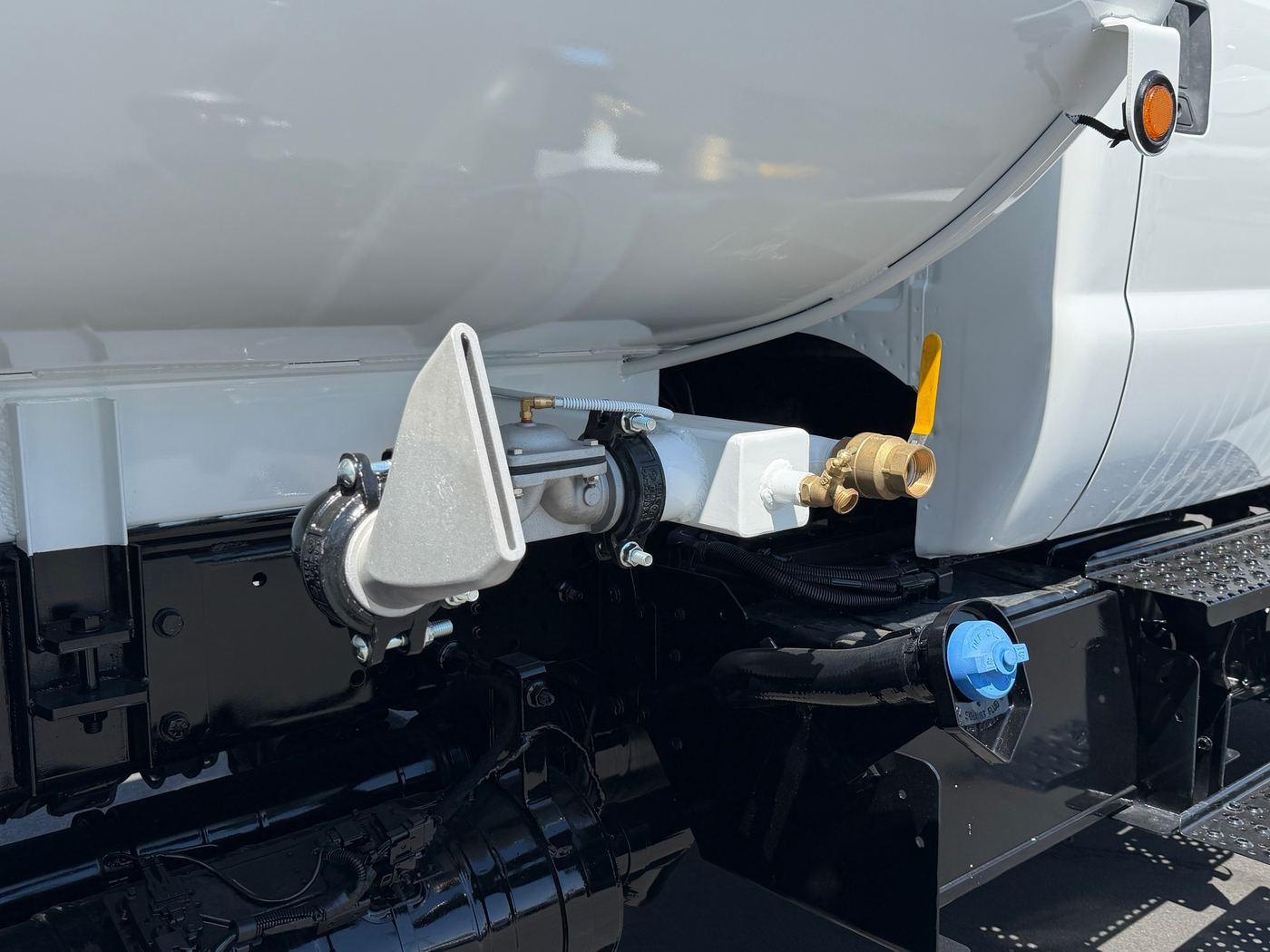 2015 Ford F650 Tanker - image 18