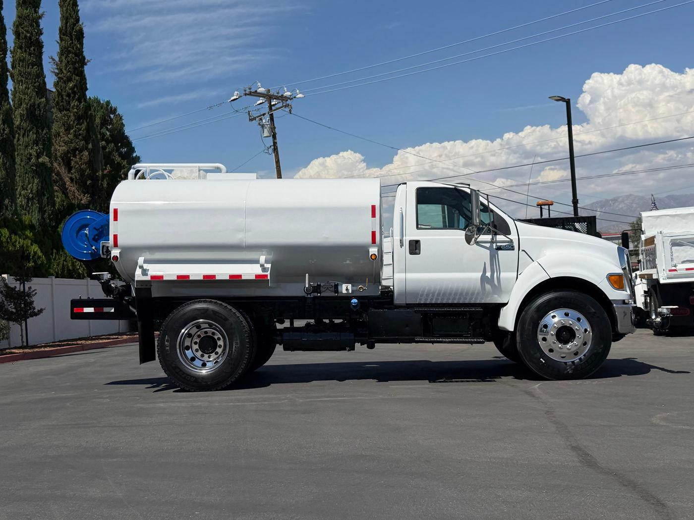 2015 Ford F650 Tanker - image 2