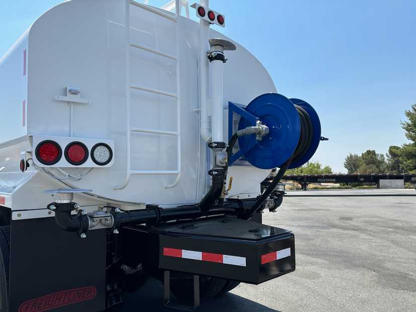 2017 Freightliner M2 Tanker — photo 6