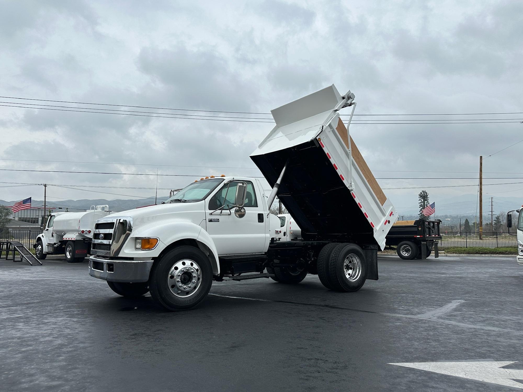 2005 Ford F650 Dump Truck - image 3