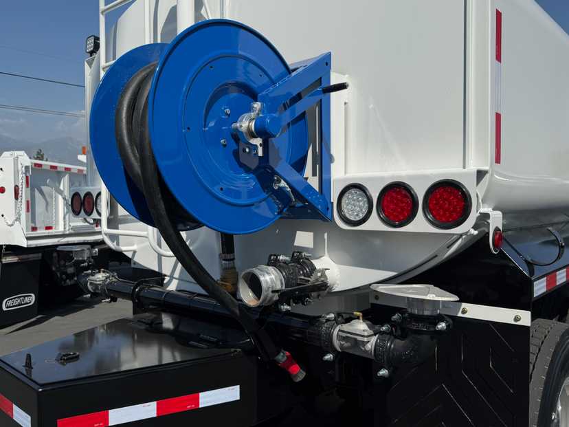 2010 International 7400 Tanker — photo 8