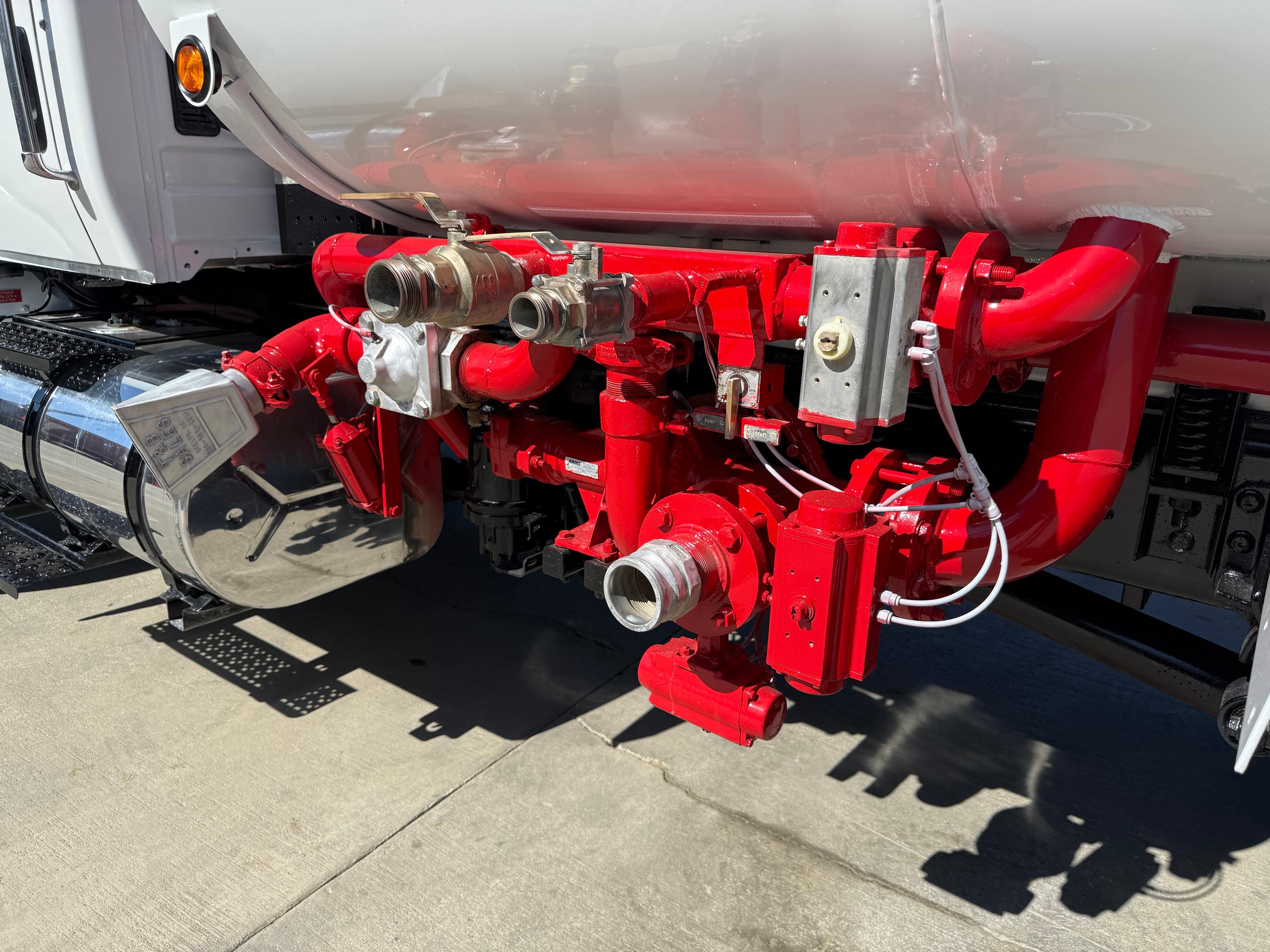 2006 International 4x4 Tanker - image 18