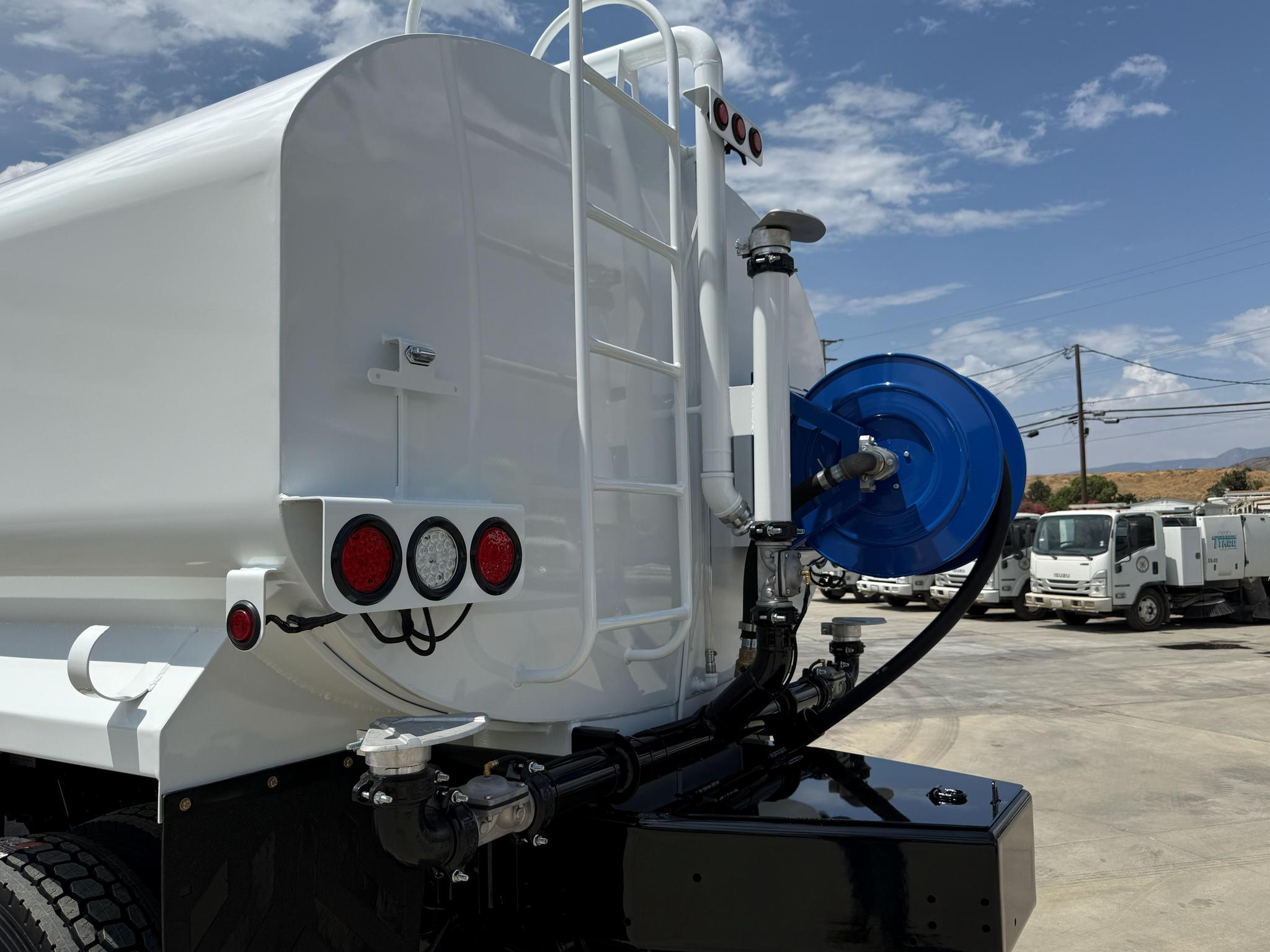 2015 Freightliner M2 Tanker - image 3