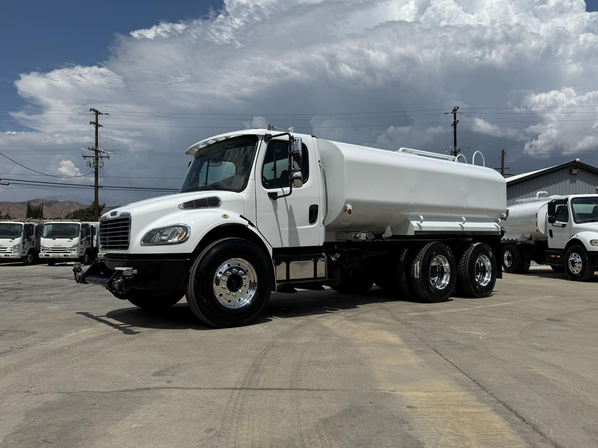 2015 Freightliner M2 Tanker - image 1