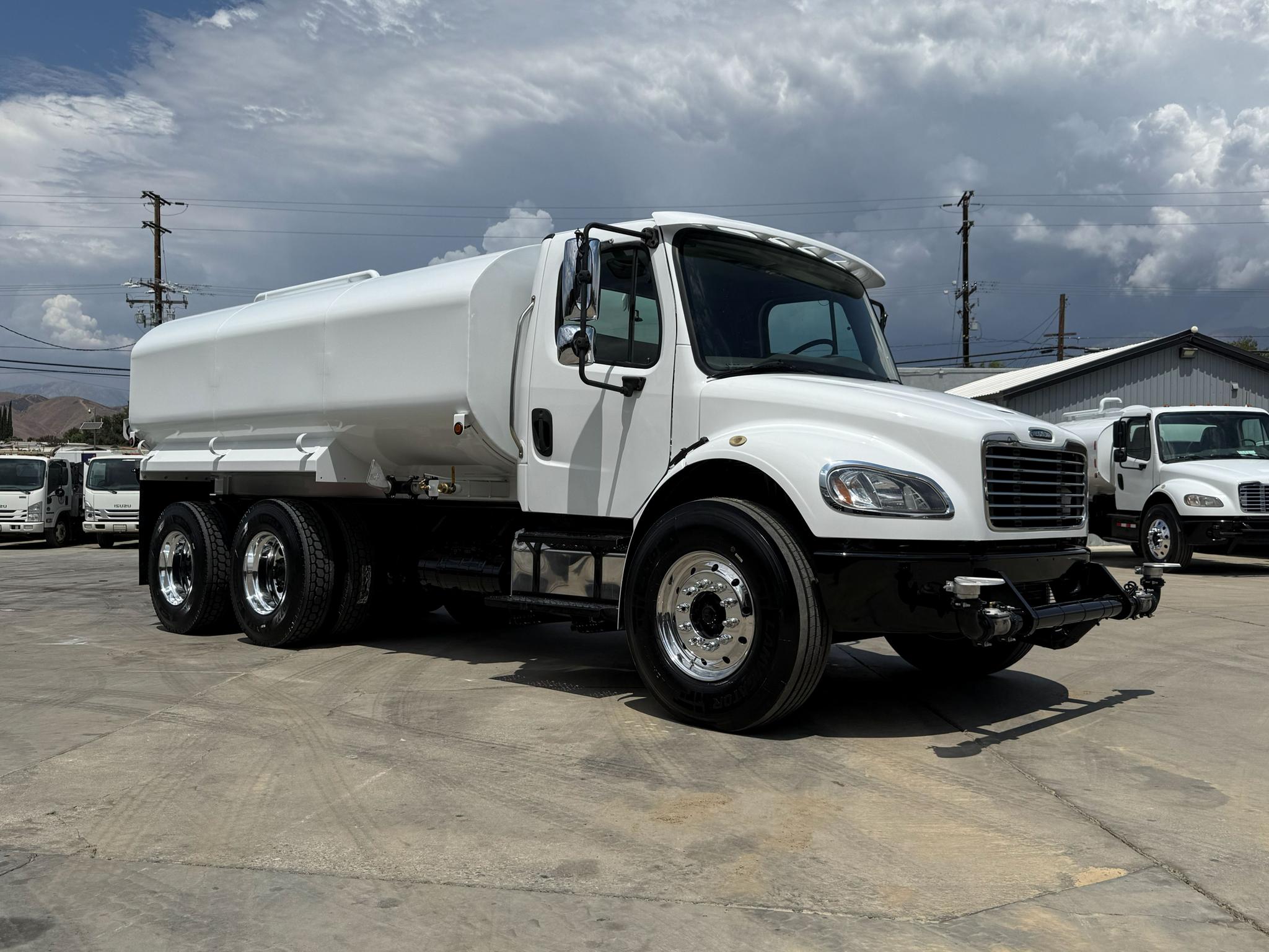 2015 Freightliner M2 Tanker - image 2