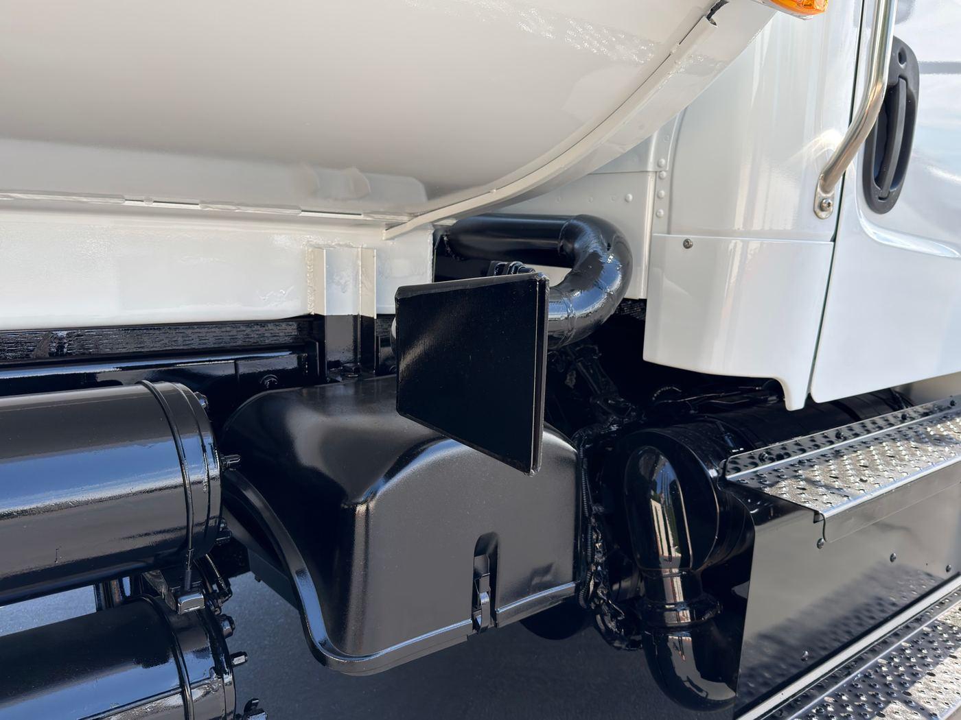 2016 Freightliner M2 Tanker - image 16