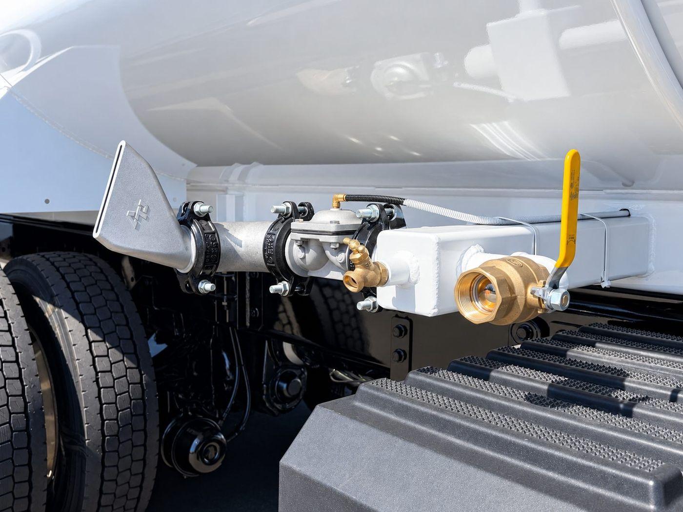 2018 International 4300 Tanker - image 12