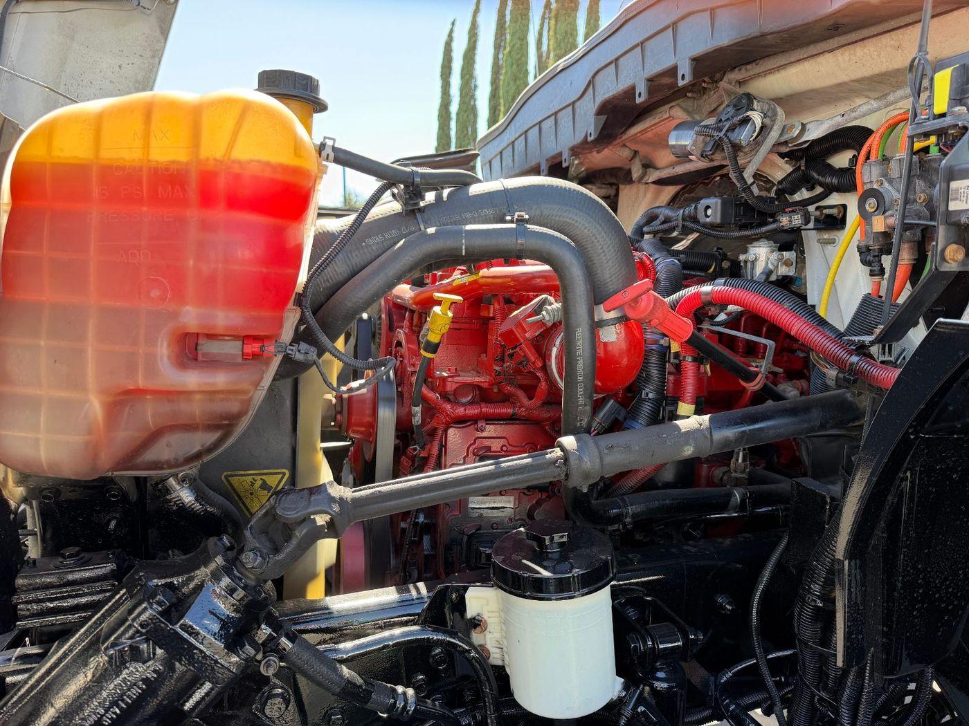 2018 International 4300 Tanker - image 14