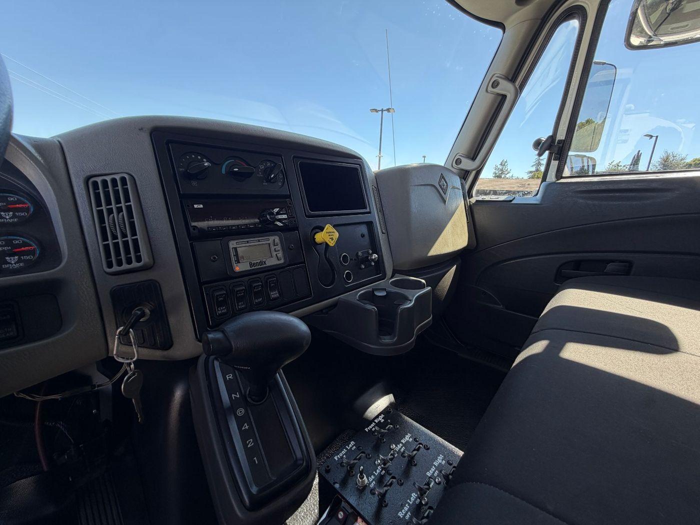 2018 International 4300 Tanker - image 9