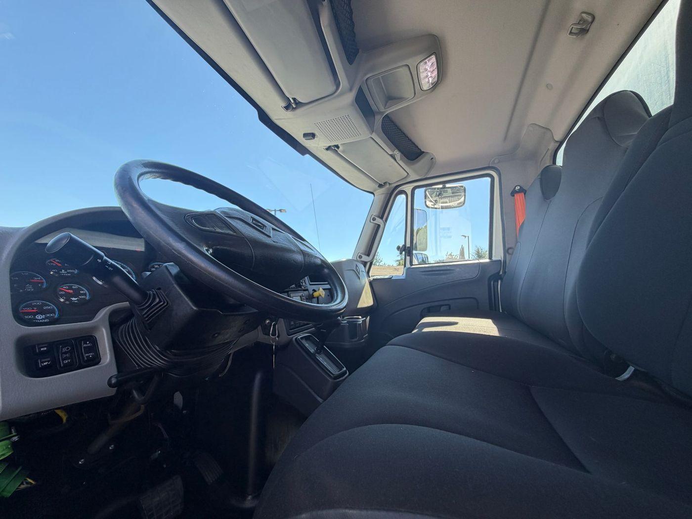 2018 International 4300 Tanker - image 8