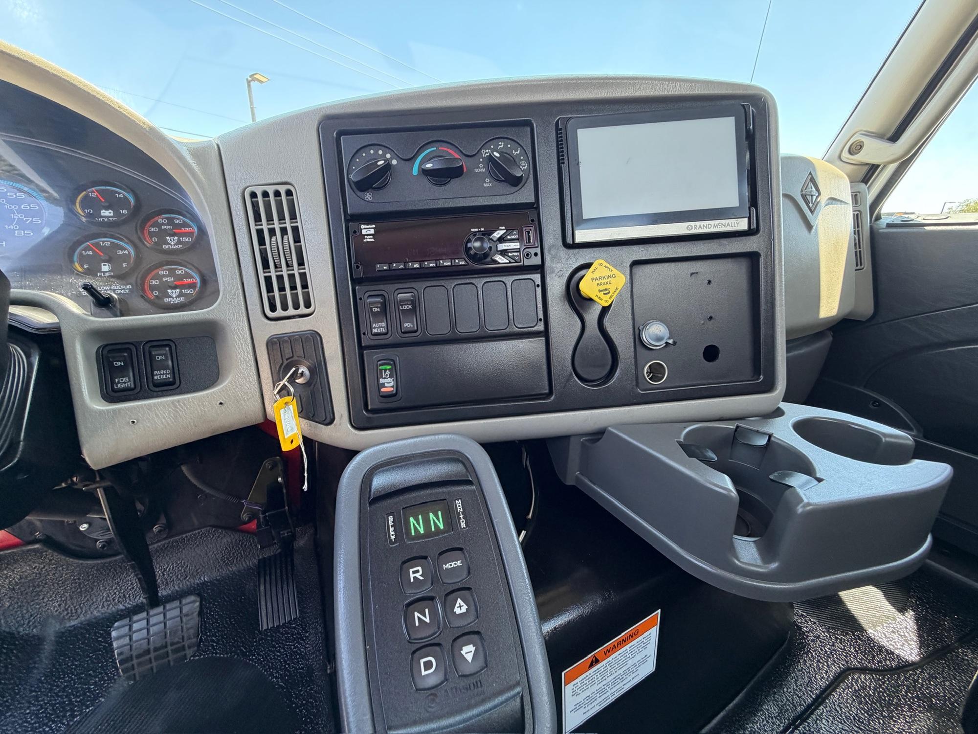 2016 International 8600 Tanker - image 8