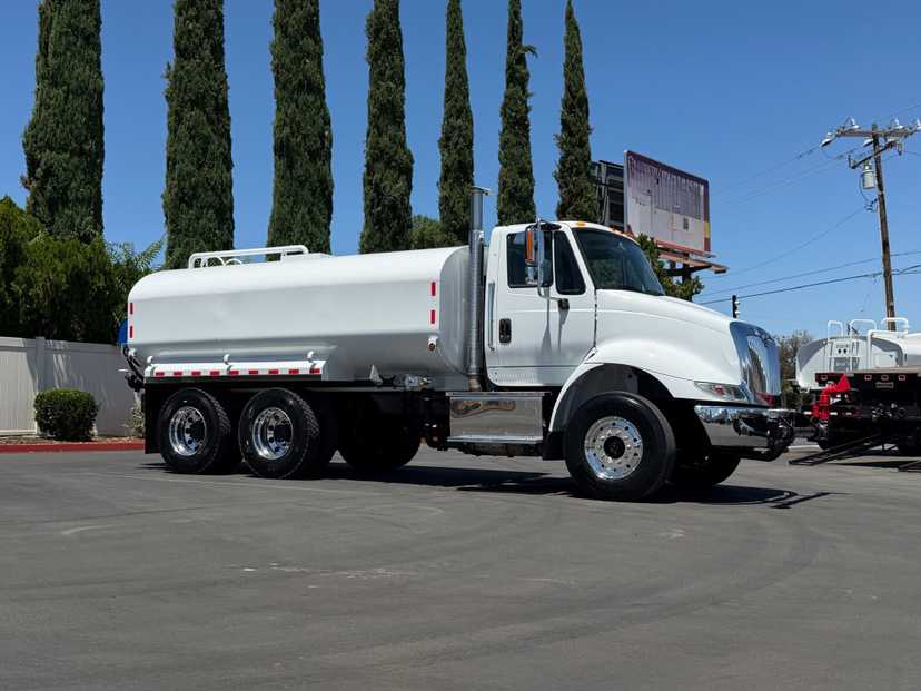 2016 International 8600 Tanker — photo 3