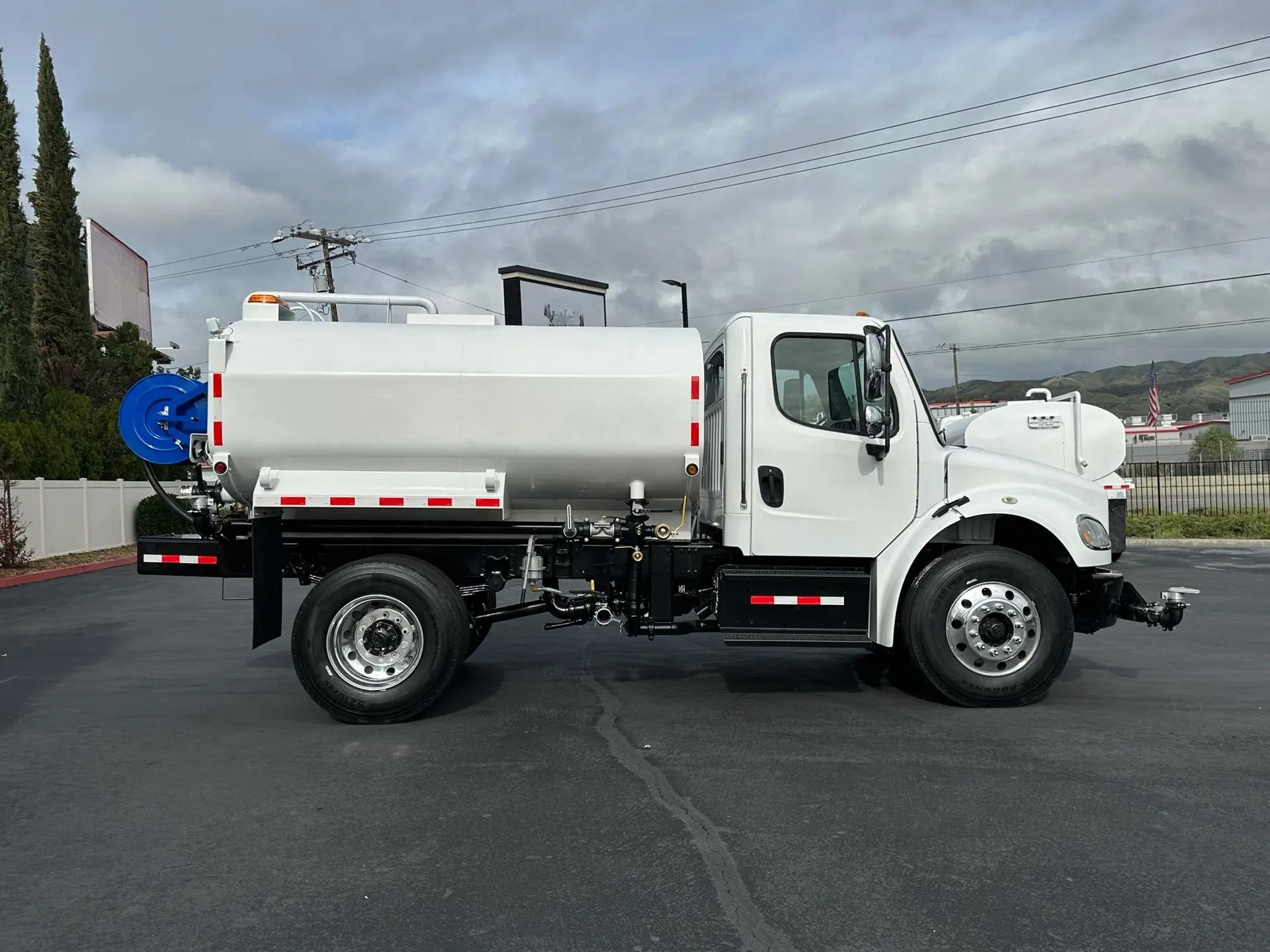 2016 Freightliner M2 Tanker - image 5