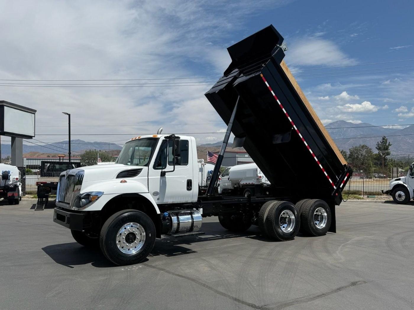 2018 International 7400 Dump Truck - image 7