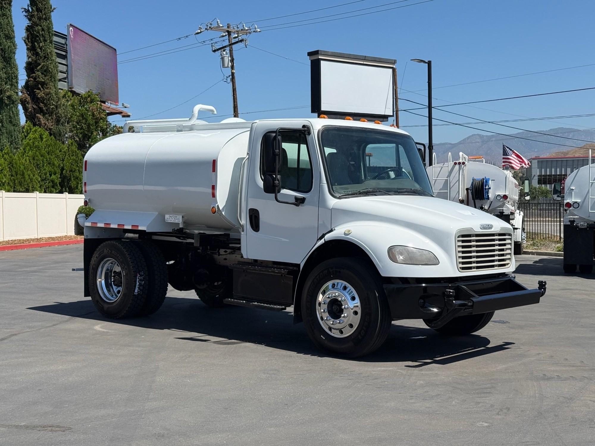 2019 Freightliner M2 106 Tanker - image 1