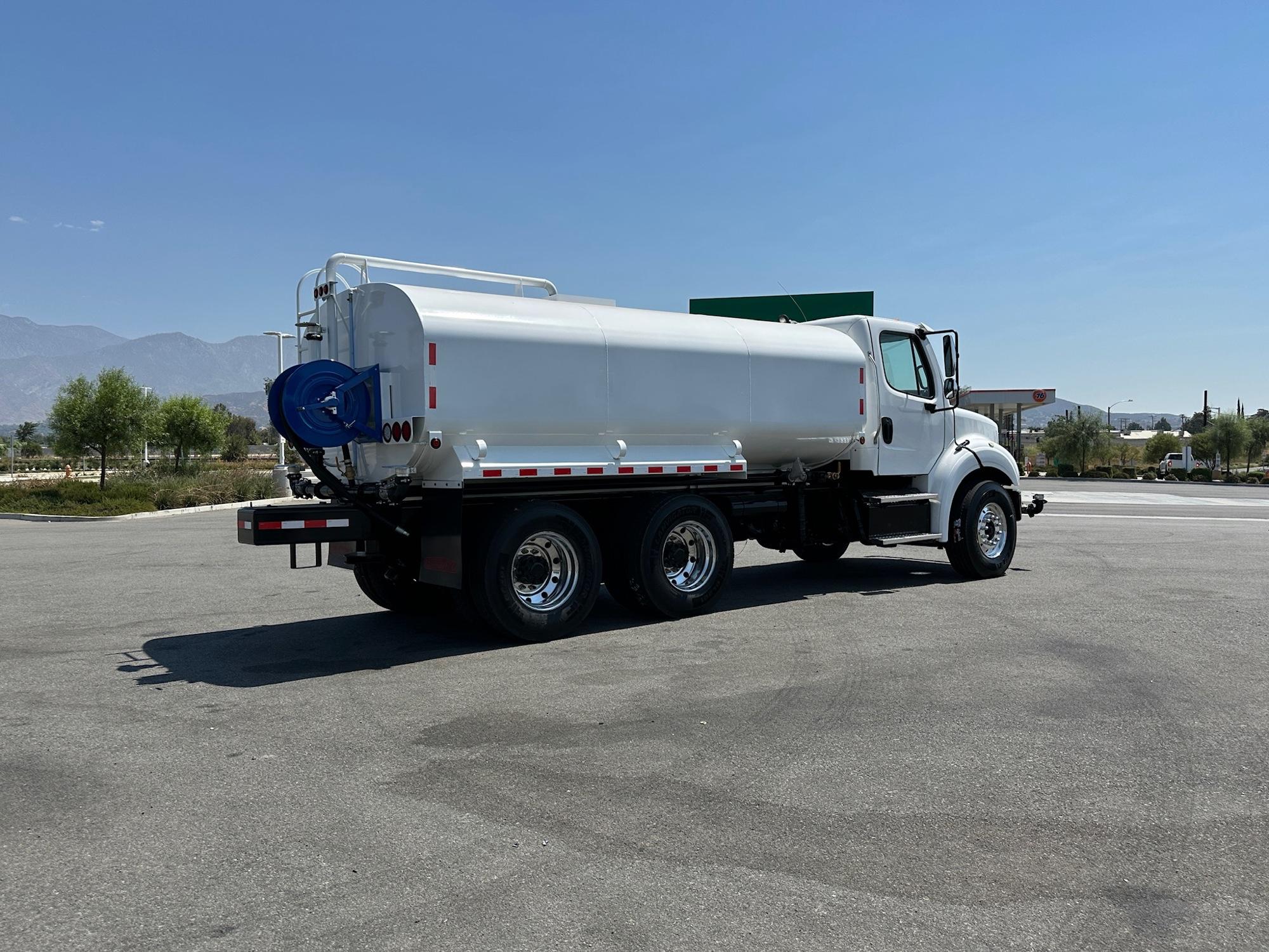 2017 Freightliner M2 Tanker - image 3