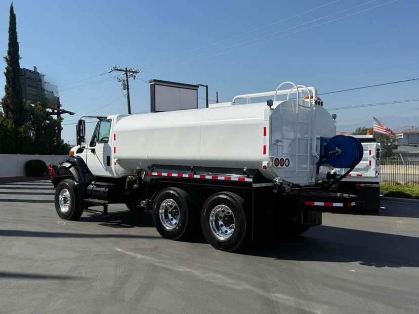 2010 International 7400 Tanker — photo 4