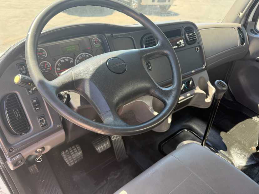 2019 Freightliner M2 106 Tanker — photo 5