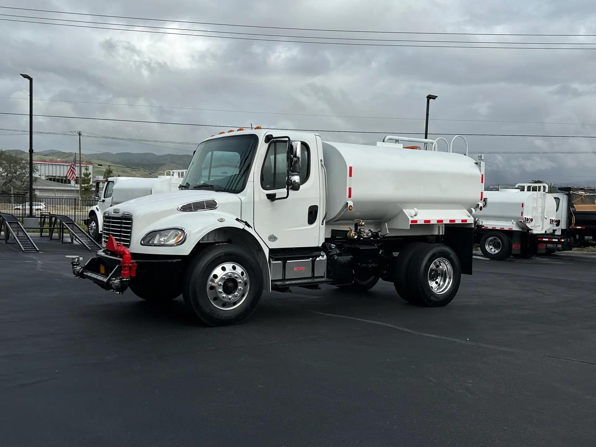 2016 Freightliner M2 Tanker - image 1