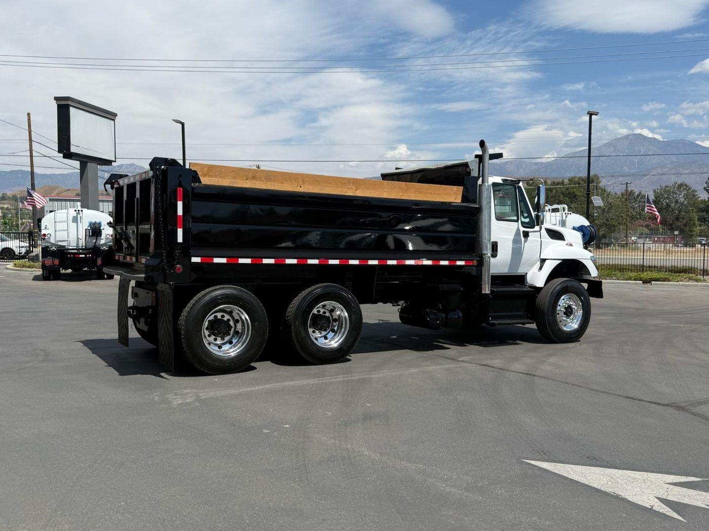 2018 International 7400 Dump Truck - image 5
