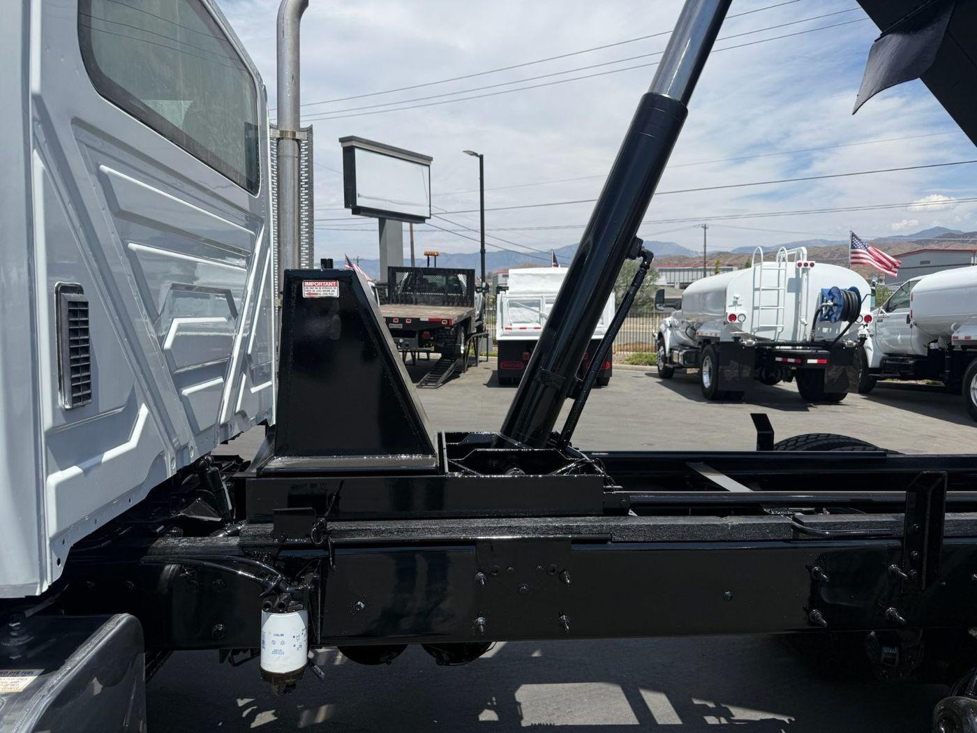 2018 International 7400 Dump Truck - image 9