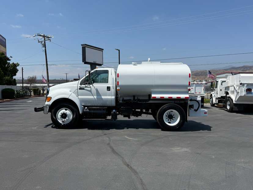 2015 Ford F750 Tanker — photo 4