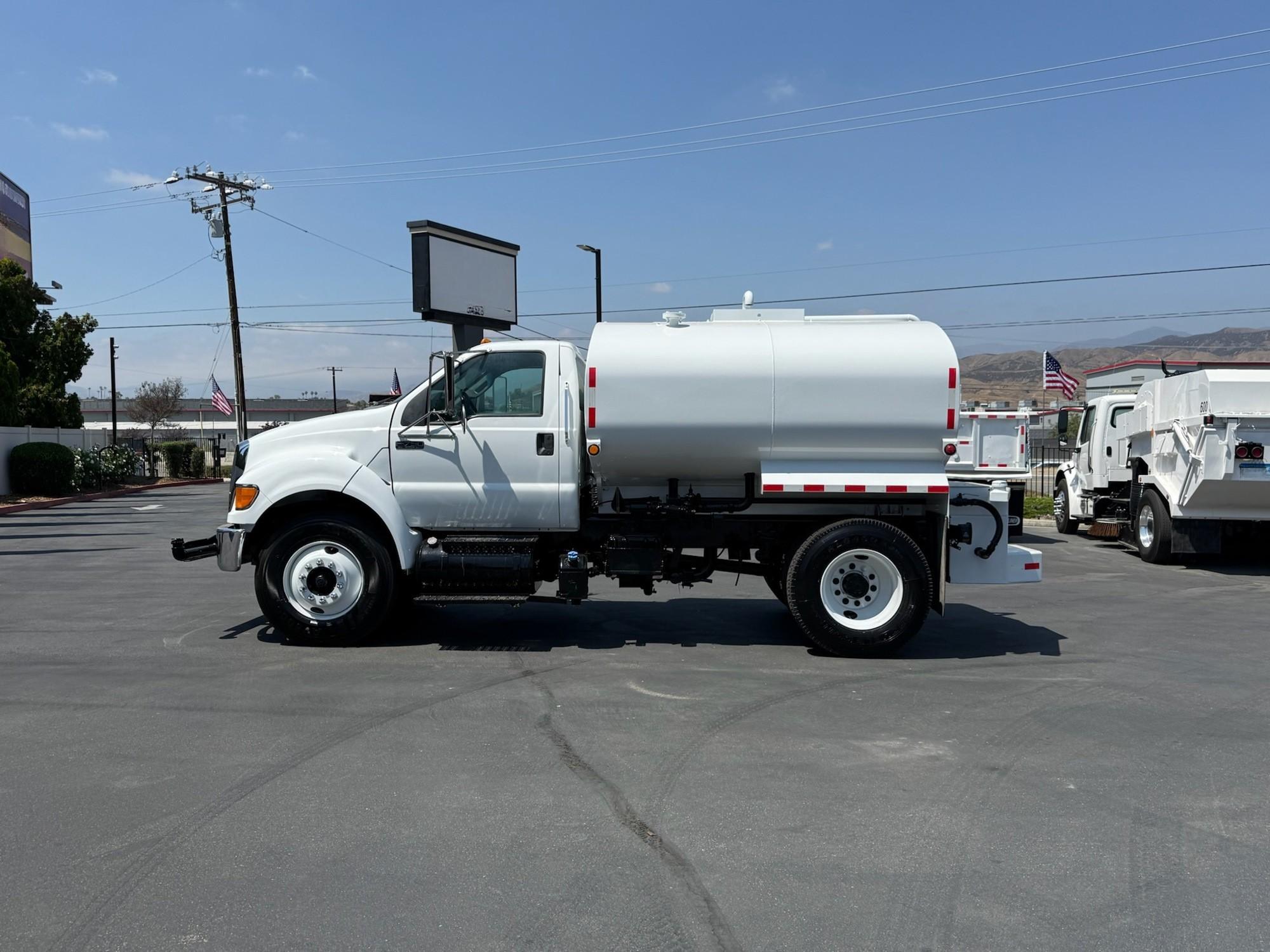 2015 Ford F750 Tanker - image 4