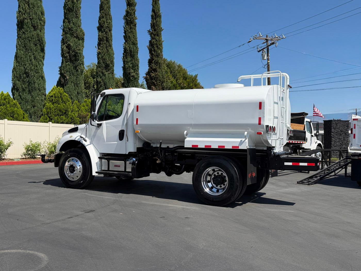 2016 Freightliner M2 Tanker - image 3