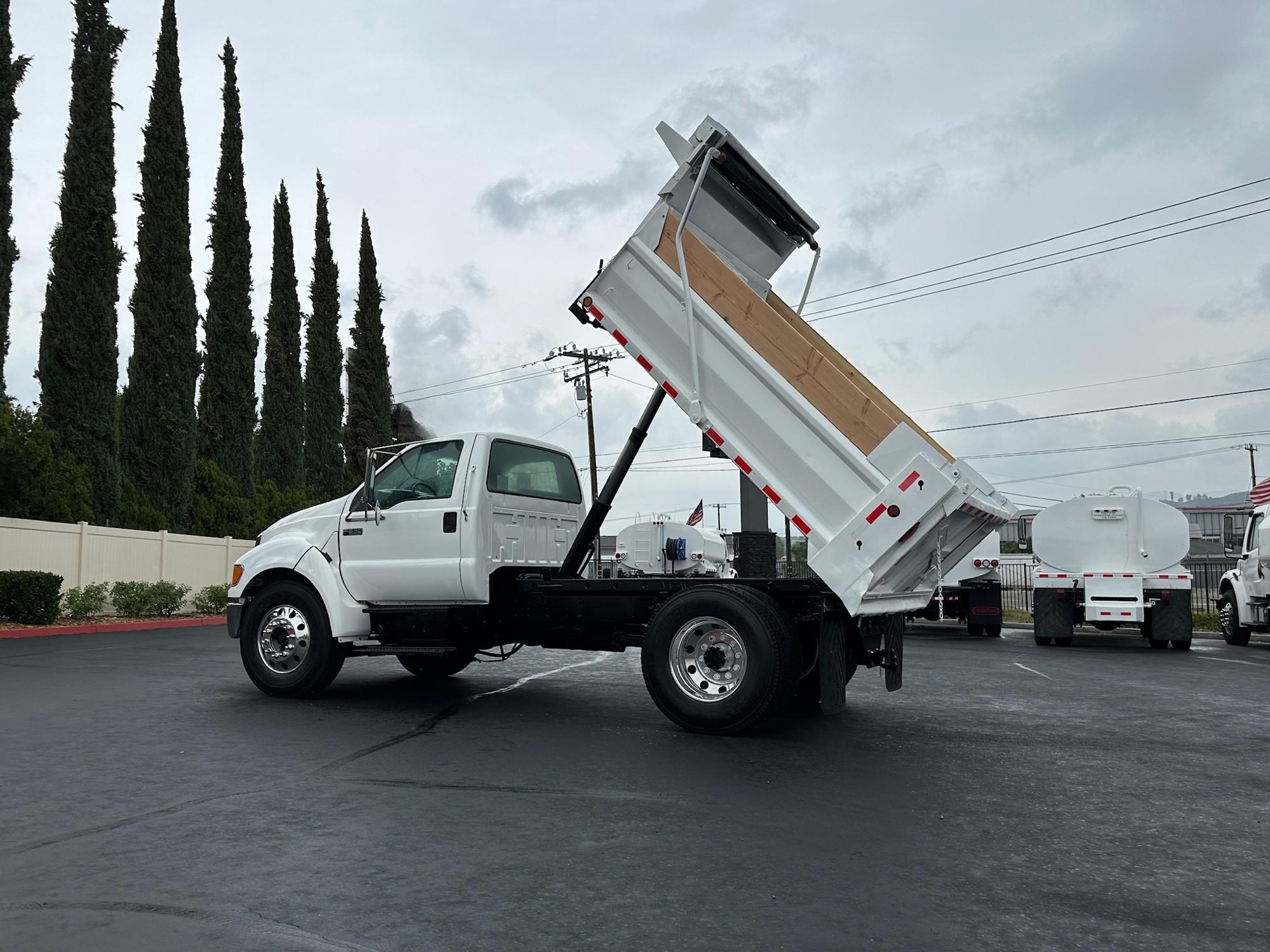 2005 Ford F650 Dump Truck - image 4