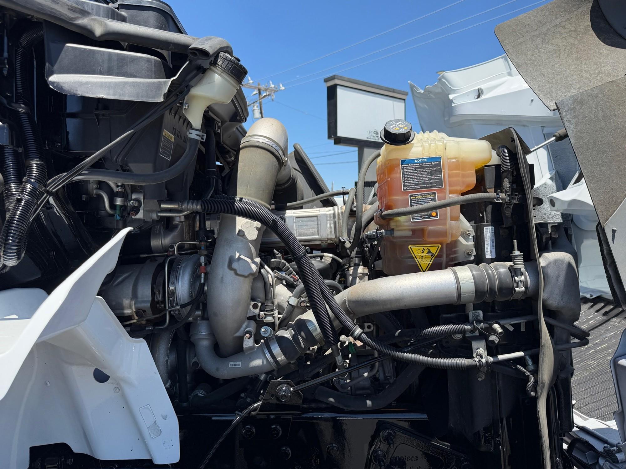 2016 International 8600 Tanker - image 10